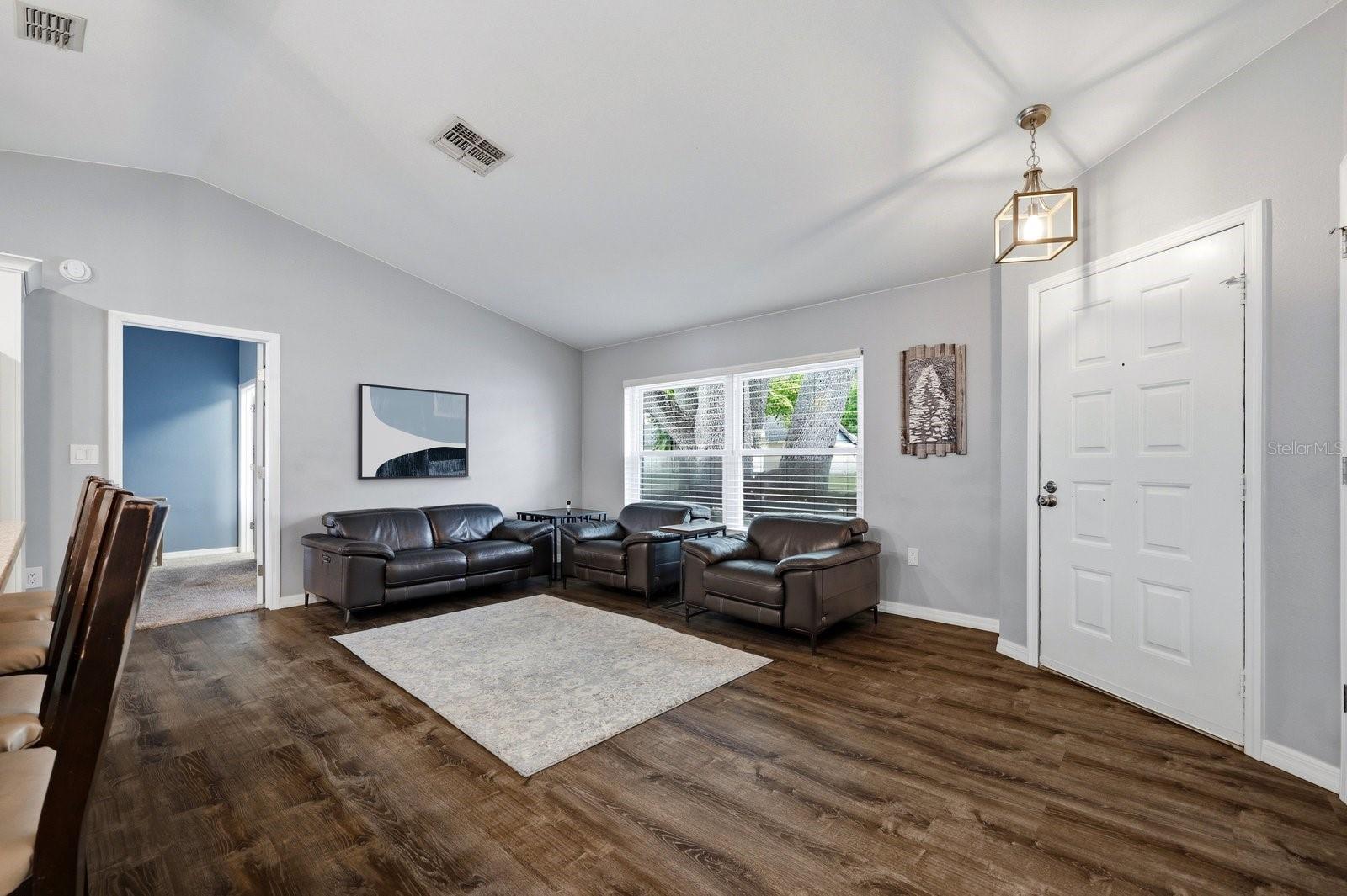 Image 12 of 51 For 221 Arbor Drive W