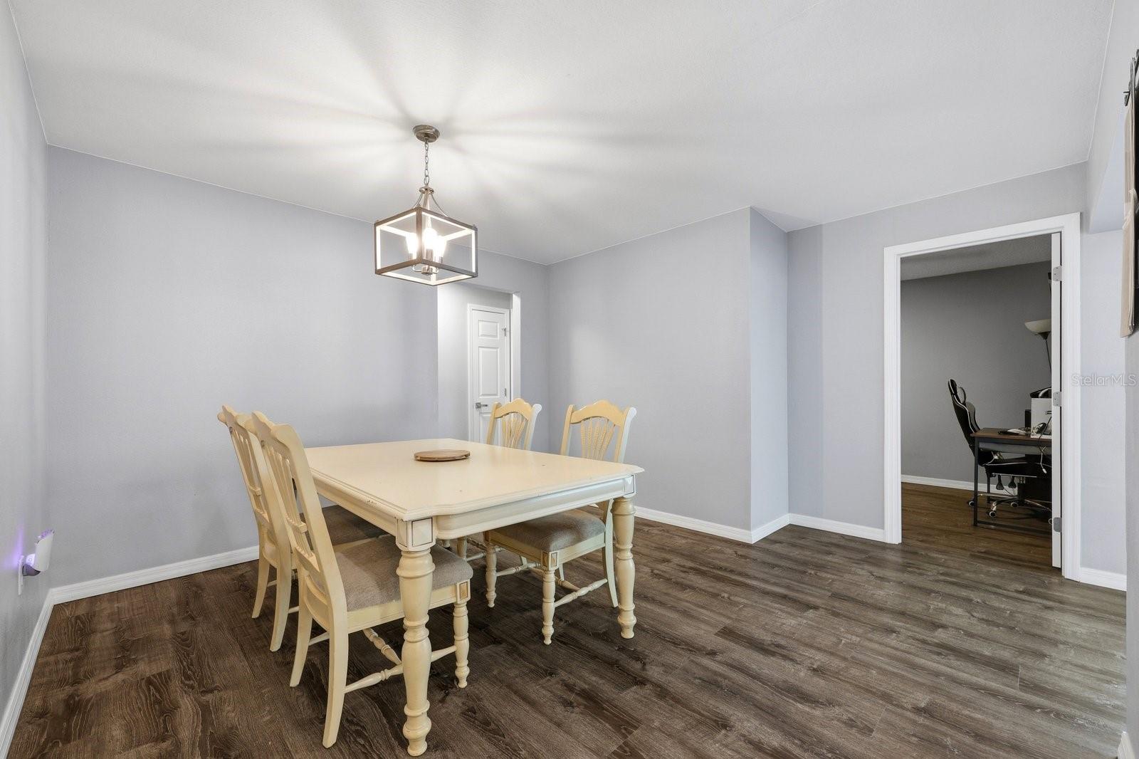 Image 15 of 51 For 221 Arbor Drive W