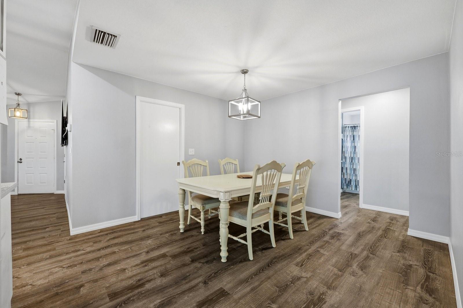 Image 16 of 51 For 221 Arbor Drive W