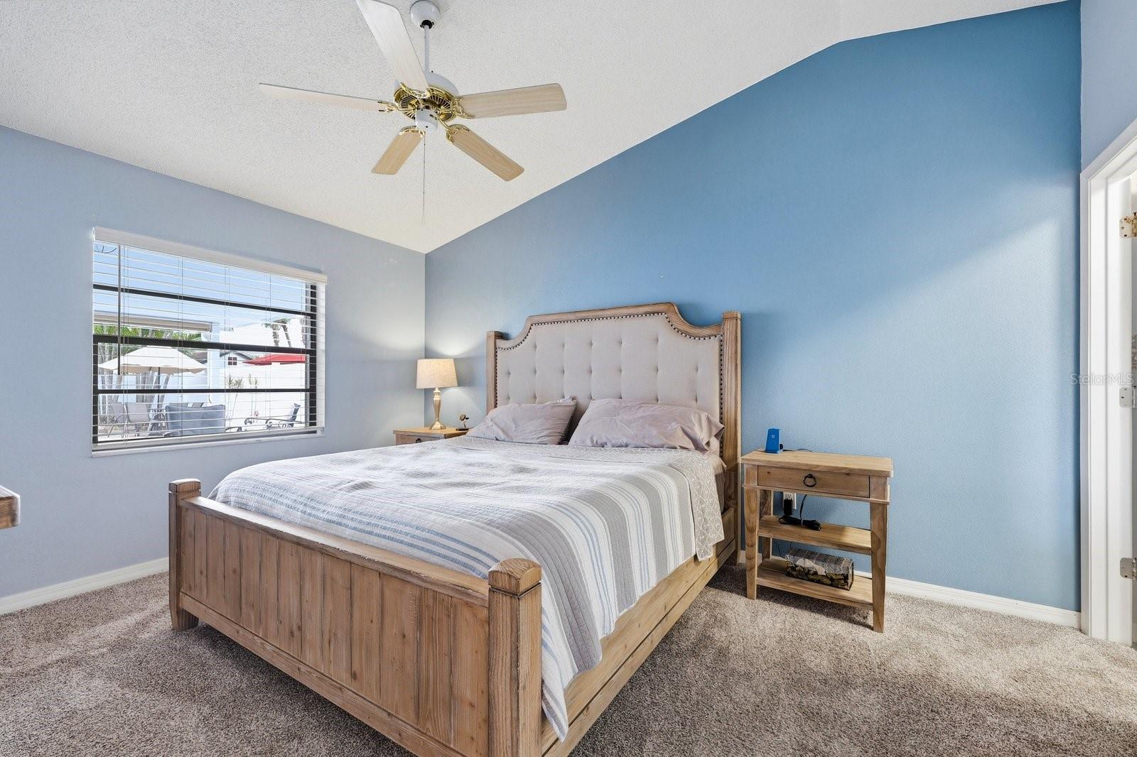 Image 19 of 51 For 221 Arbor Drive W