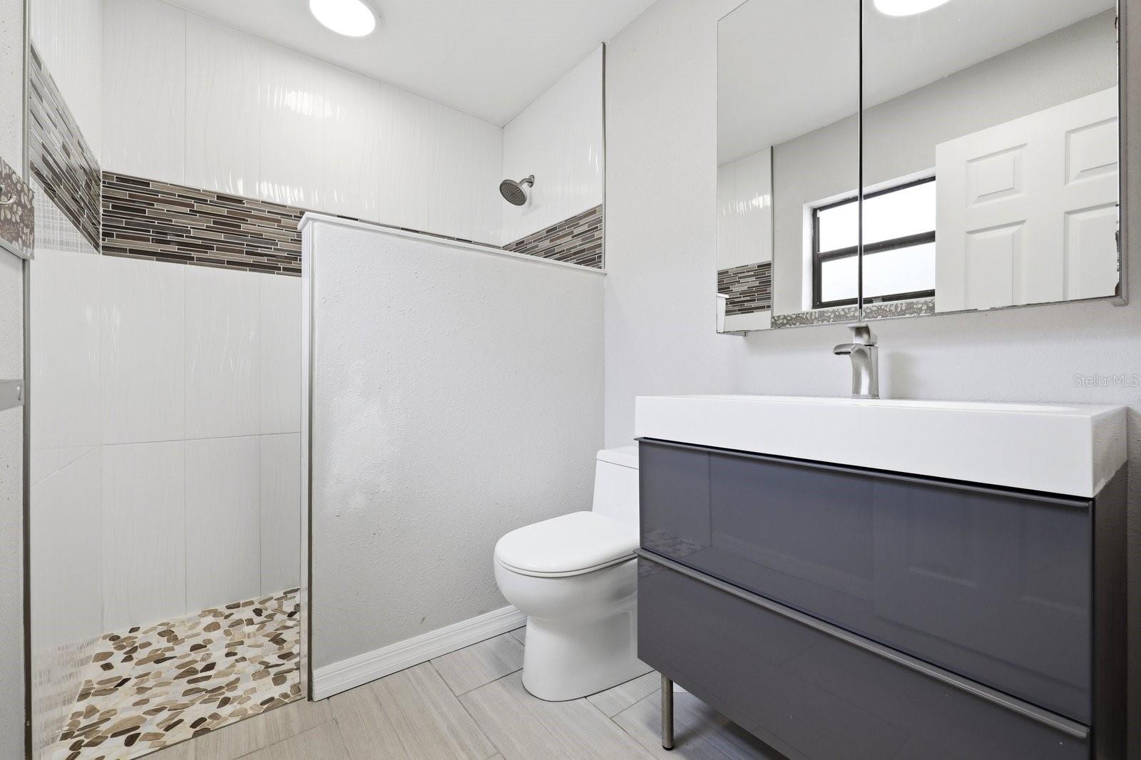 Image 20 of 51 For 221 Arbor Drive W