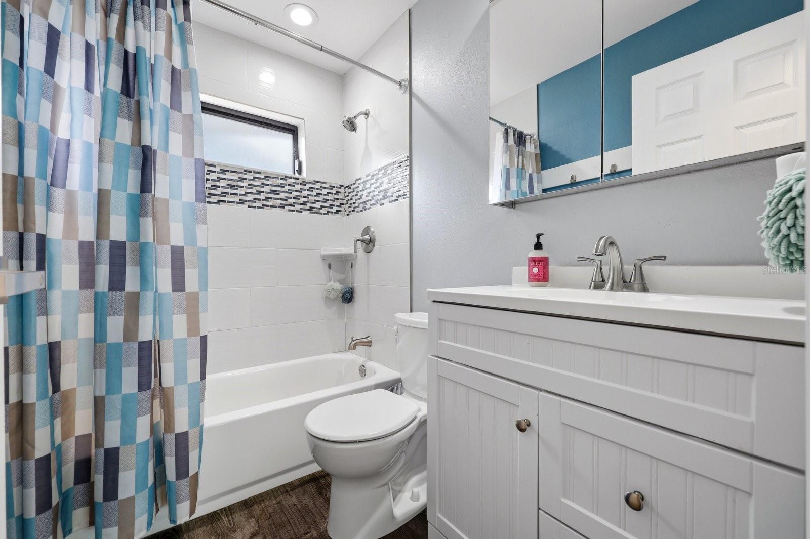 Image 23 of 51 For 221 Arbor Drive W