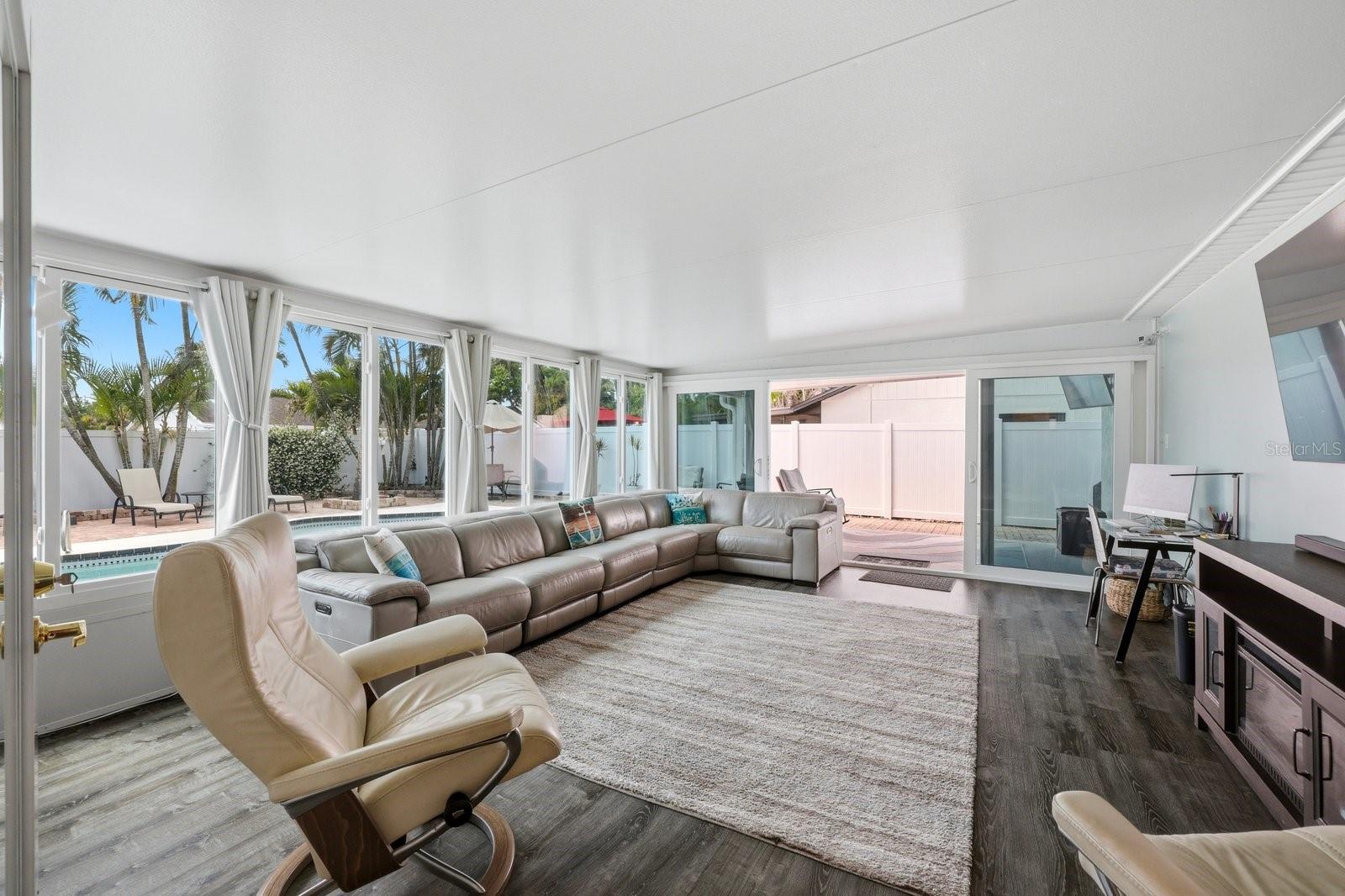 Image 28 of 51 For 221 Arbor Drive W