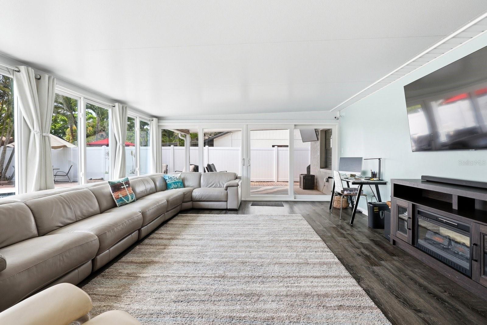 Image 29 of 51 For 221 Arbor Drive W