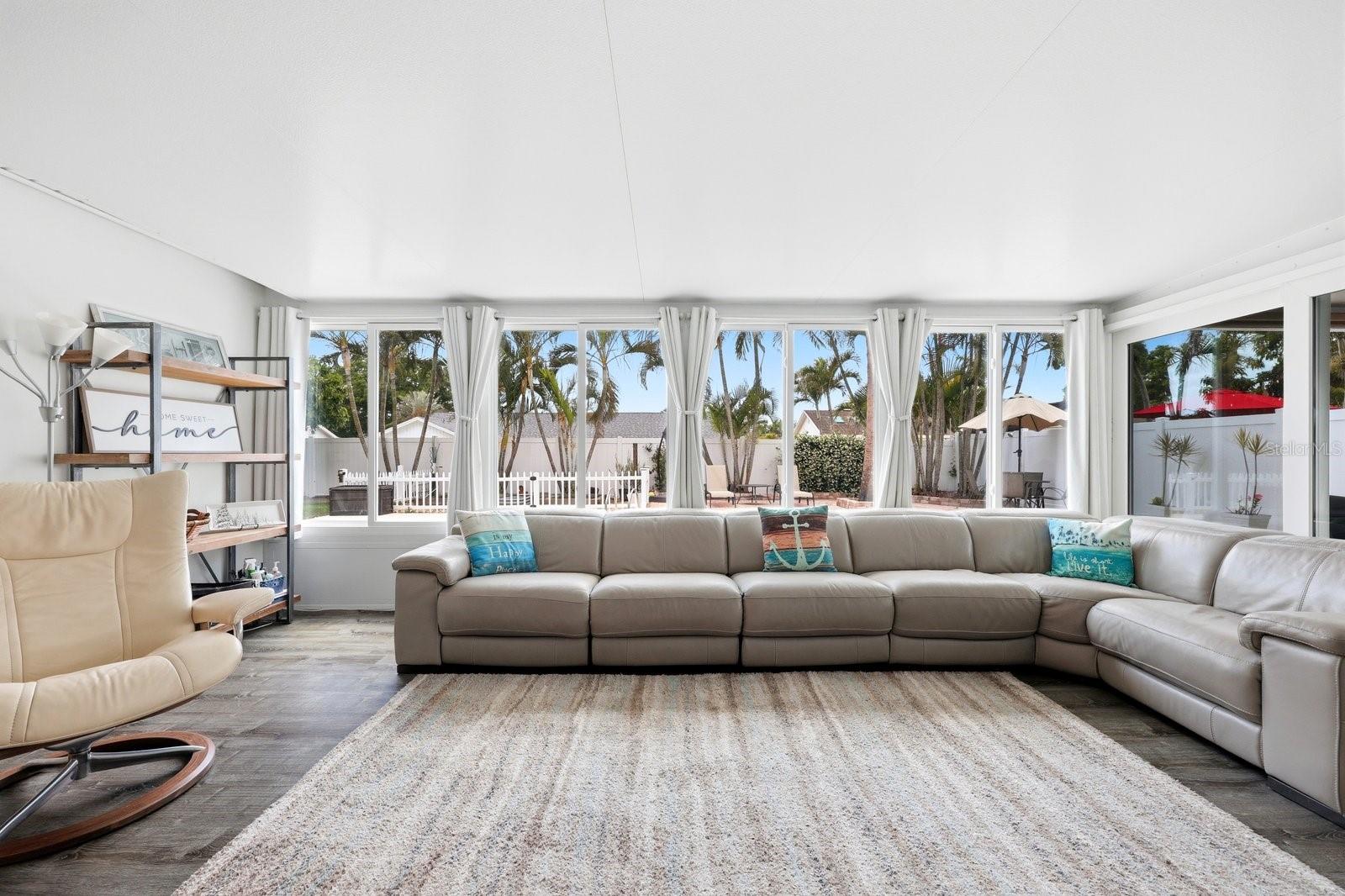 Image 30 of 51 For 221 Arbor Drive W