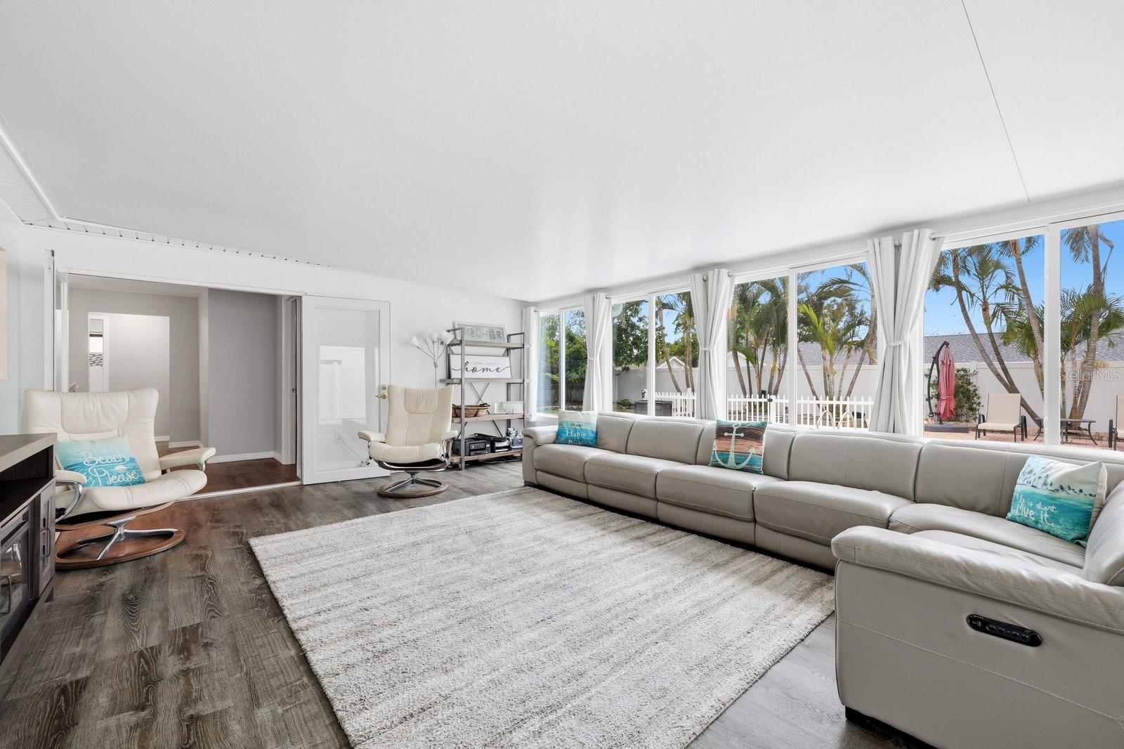 Image 32 of 51 For 221 Arbor Drive W