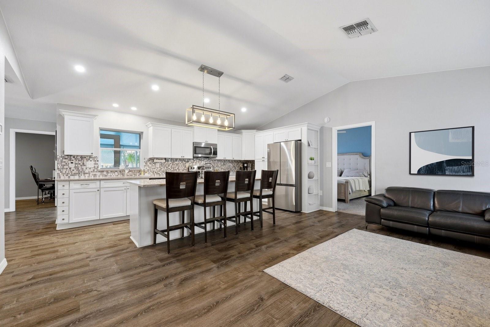 Image 33 of 51 For 221 Arbor Drive W