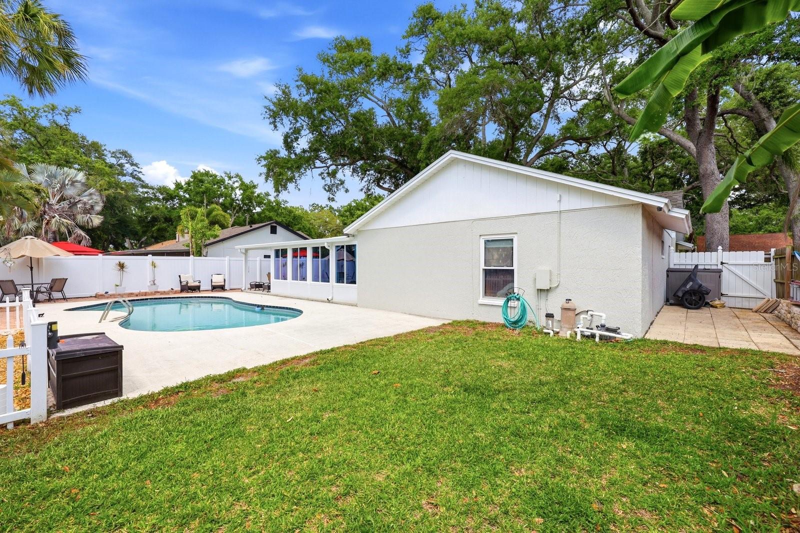 Image 35 of 51 For 221 Arbor Drive W