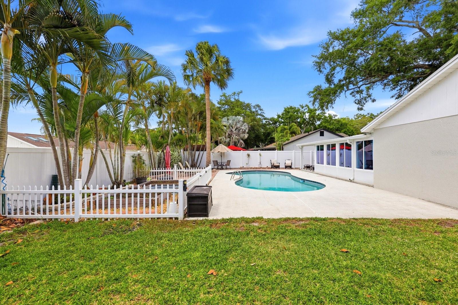 Image 36 of 51 For 221 Arbor Drive W