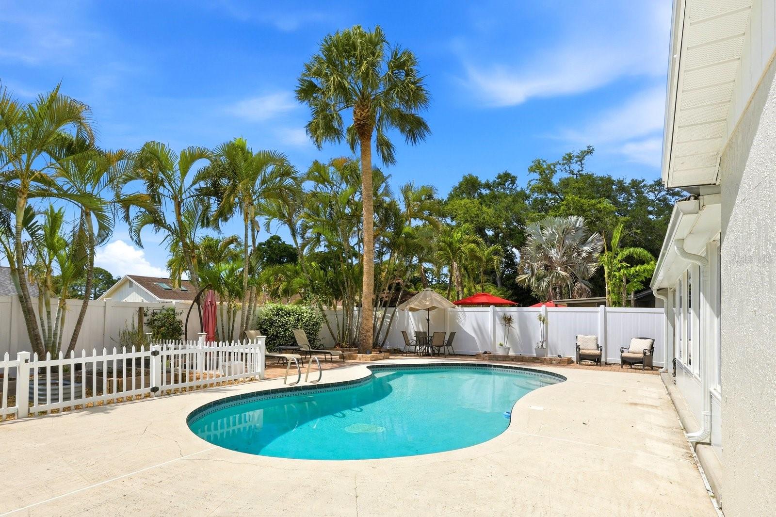 Image 37 of 51 For 221 Arbor Drive W