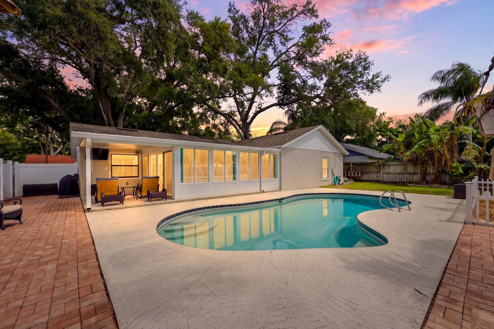 Image 39 of 51 For 221 Arbor Drive W