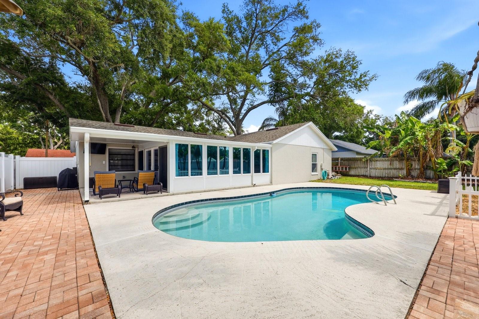 Image 40 of 51 For 221 Arbor Drive W