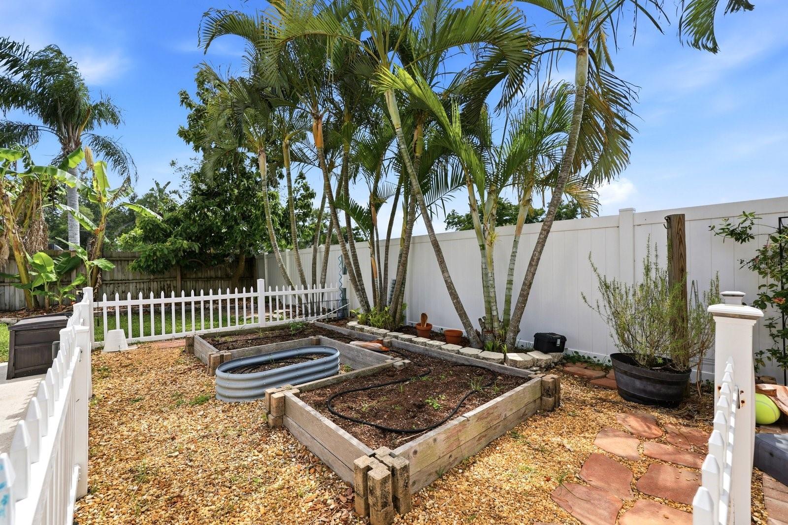 Image 41 of 51 For 221 Arbor Drive W