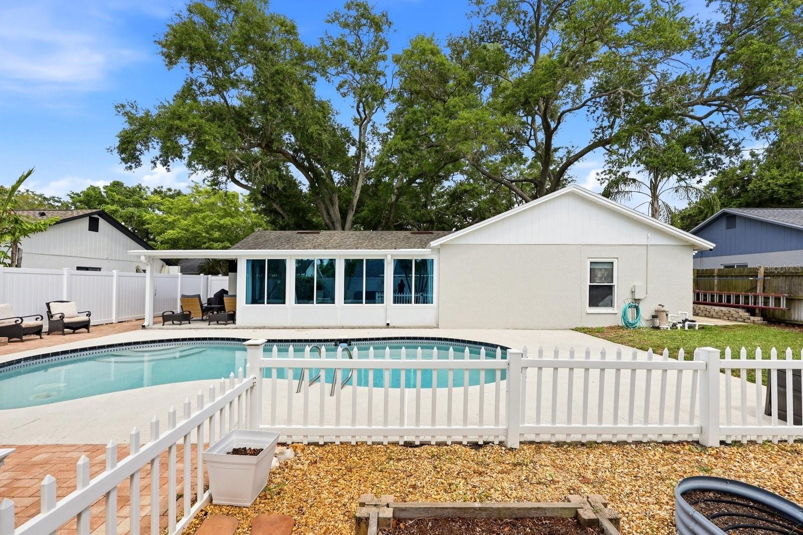 Image 42 of 51 For 221 Arbor Drive W