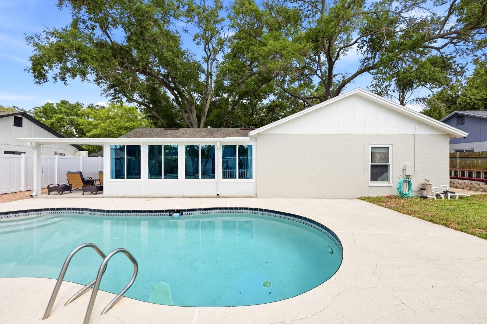 Image 43 of 51 For 221 Arbor Drive W