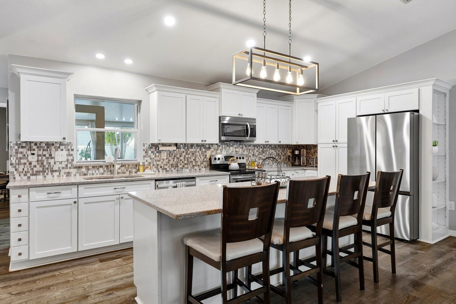 Image 7 of 51 For 221 Arbor Drive W