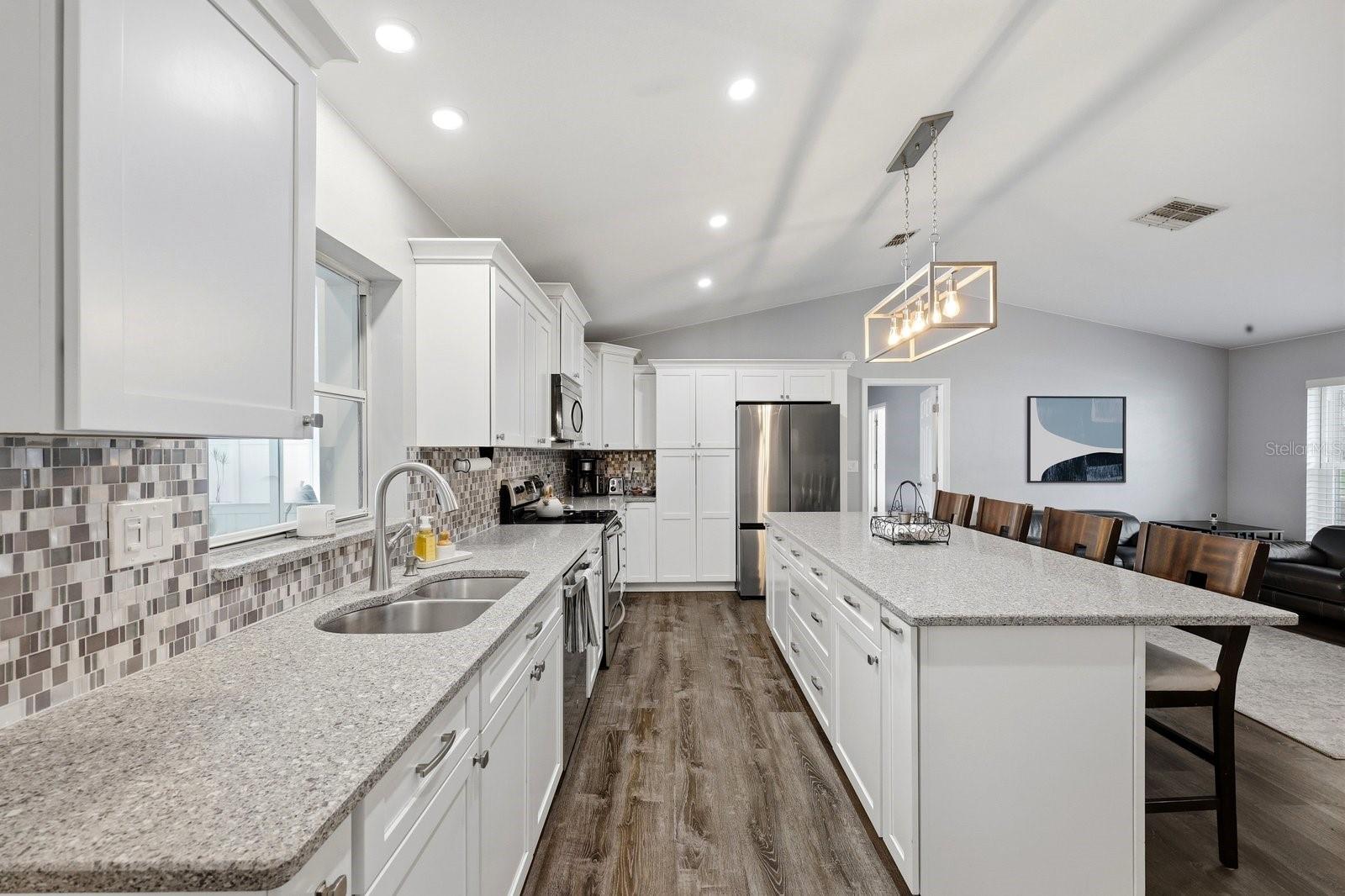 Image 8 of 51 For 221 Arbor Drive W