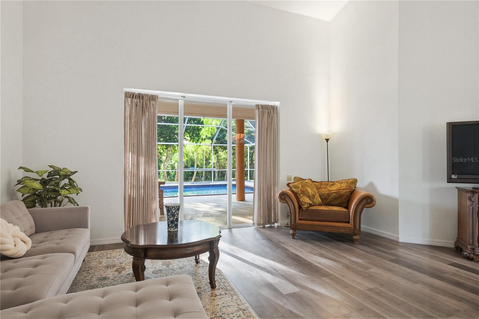 Image 10 of 54 For 791 Weathersfield Drive