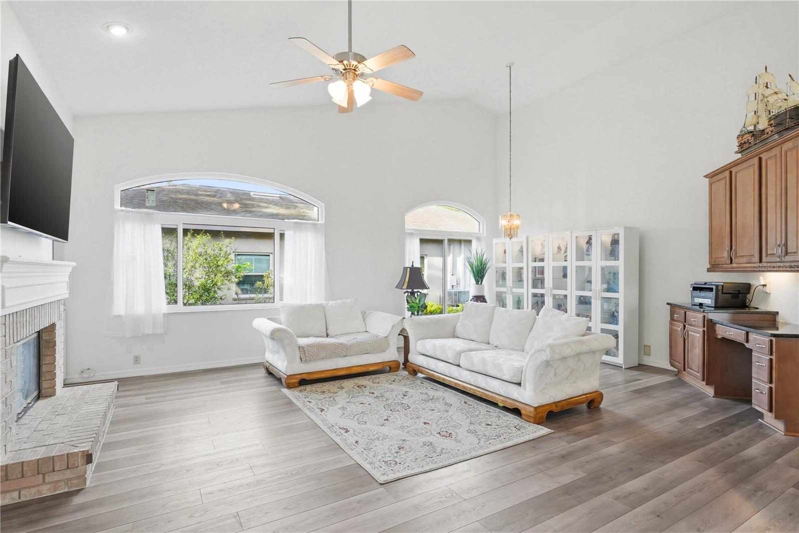 Image 16 of 54 For 791 Weathersfield Drive