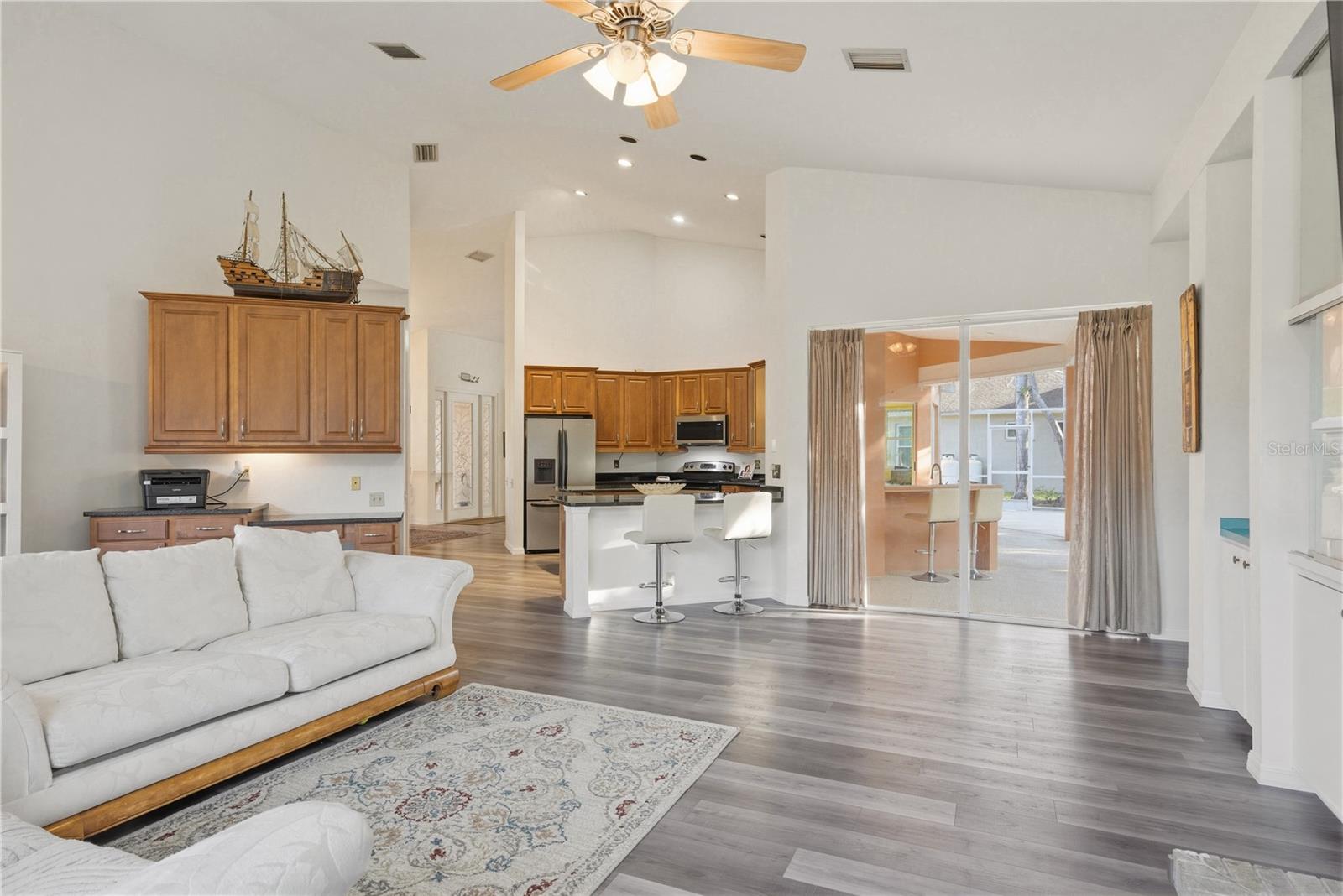 Image 17 of 54 For 791 Weathersfield Drive