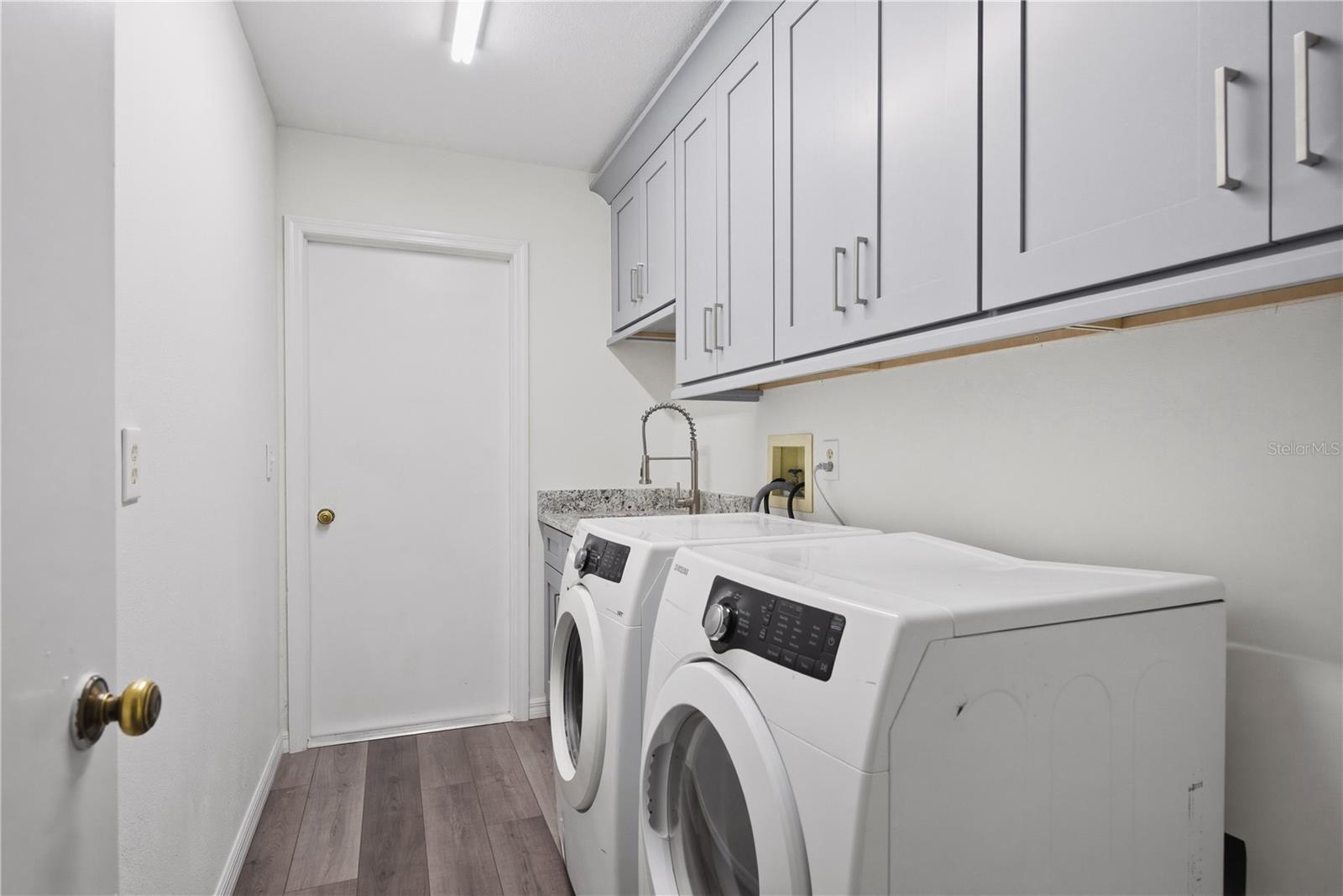 Image 26 of 54 For 791 Weathersfield Drive