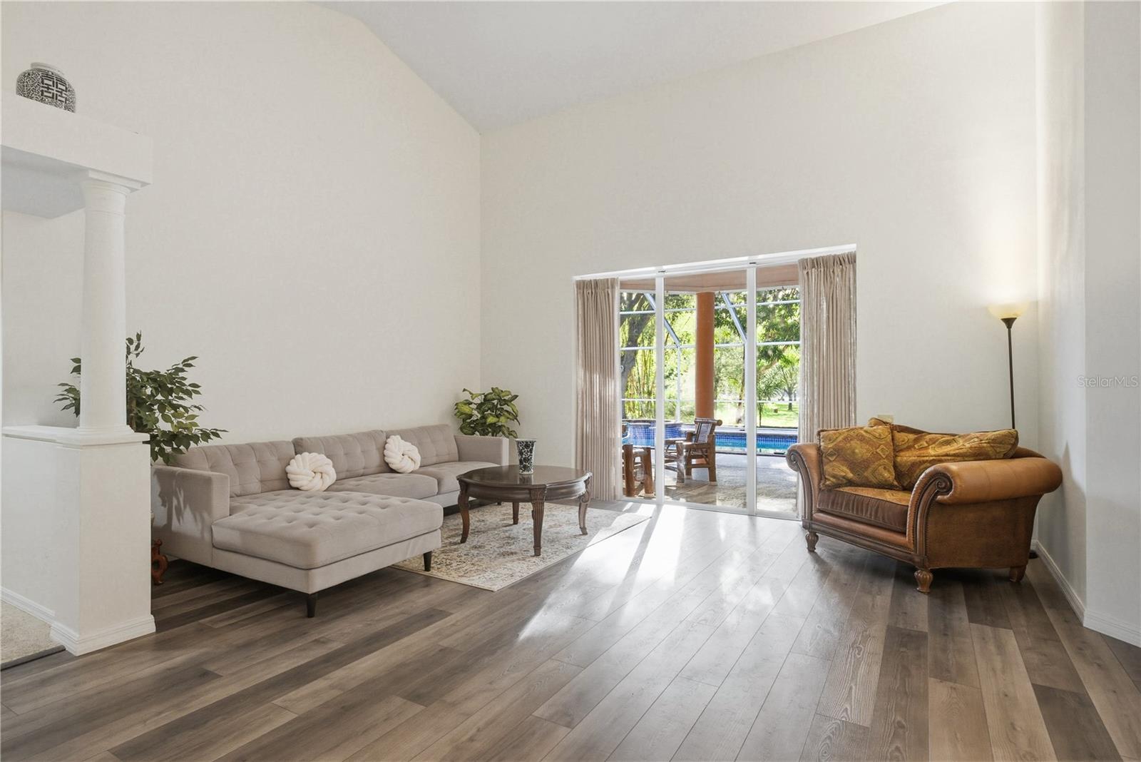 Image 4 of 54 For 791 Weathersfield Drive