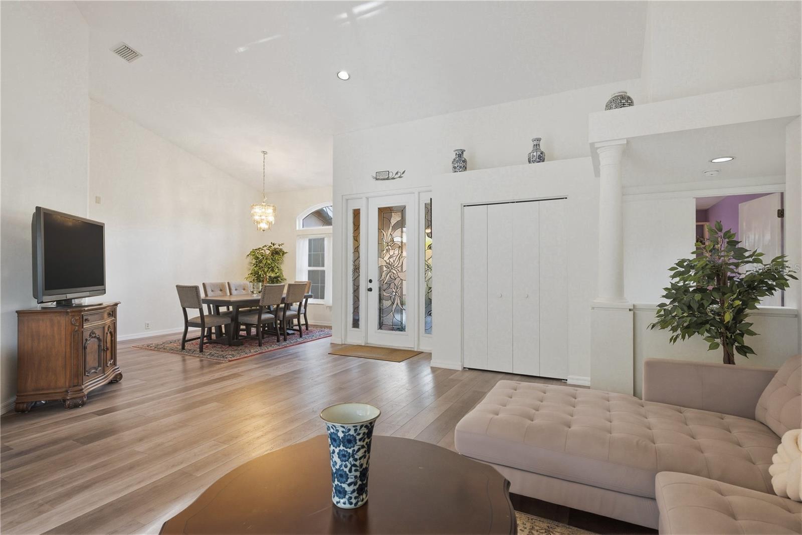 Image 9 of 54 For 791 Weathersfield Drive