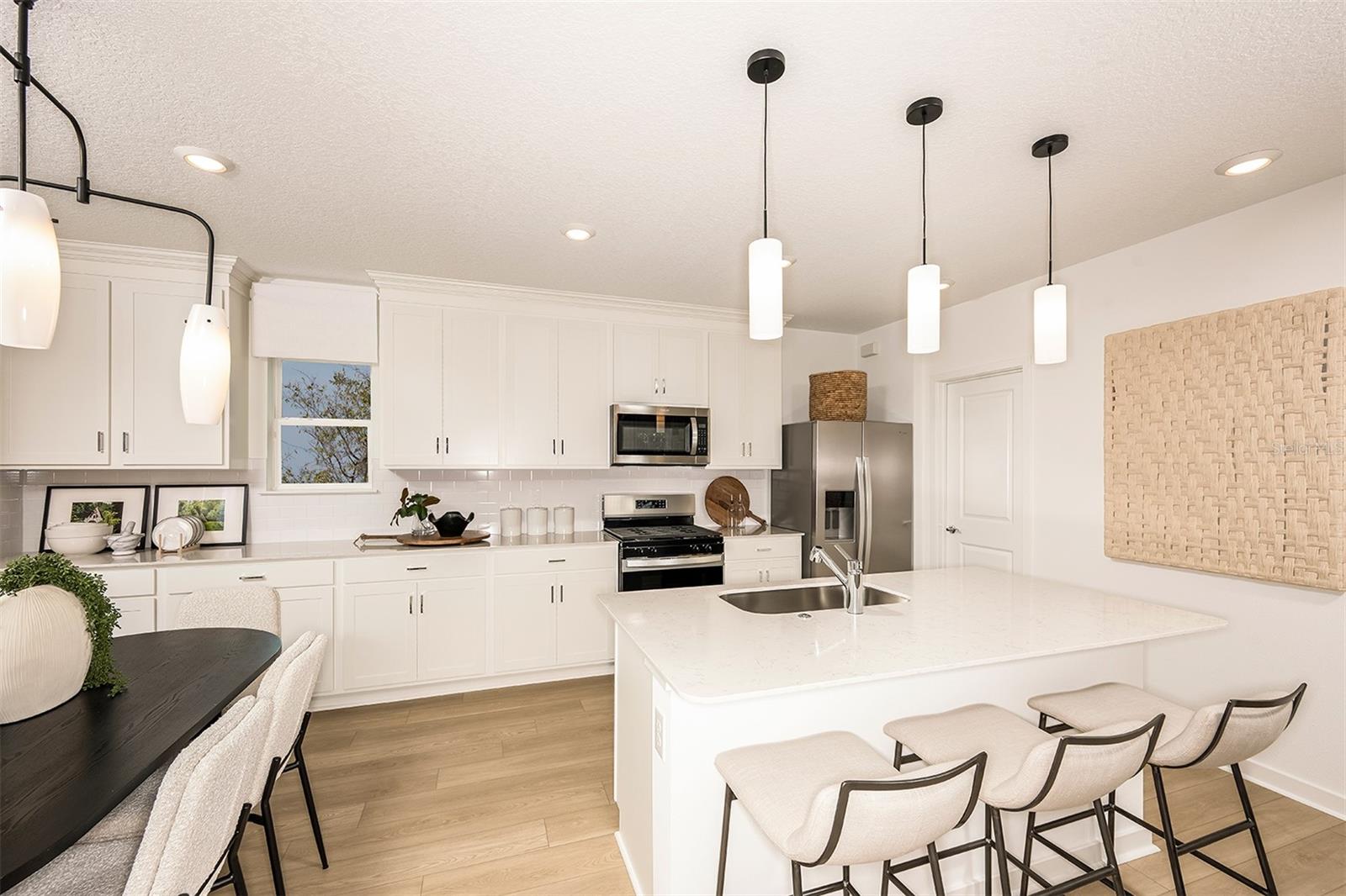 Image 6 of 33 For 9750 Crescent Moon Drive