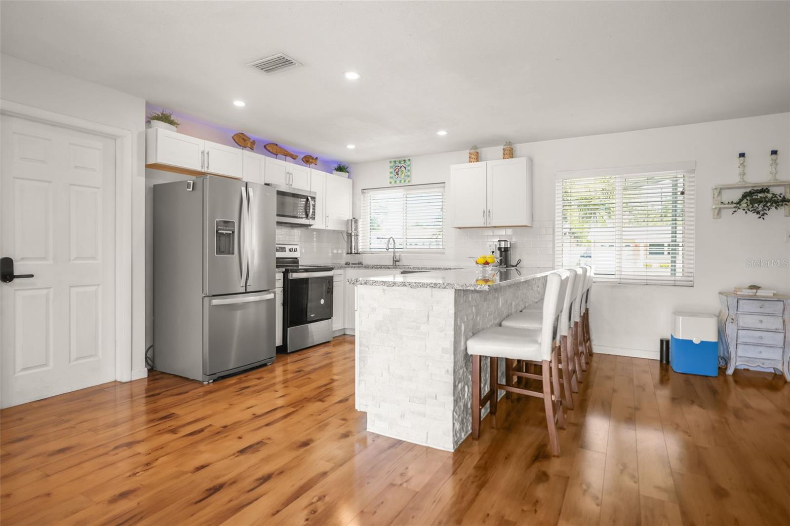 Image 14 of 58 For 1218 Lazy Lake Road E