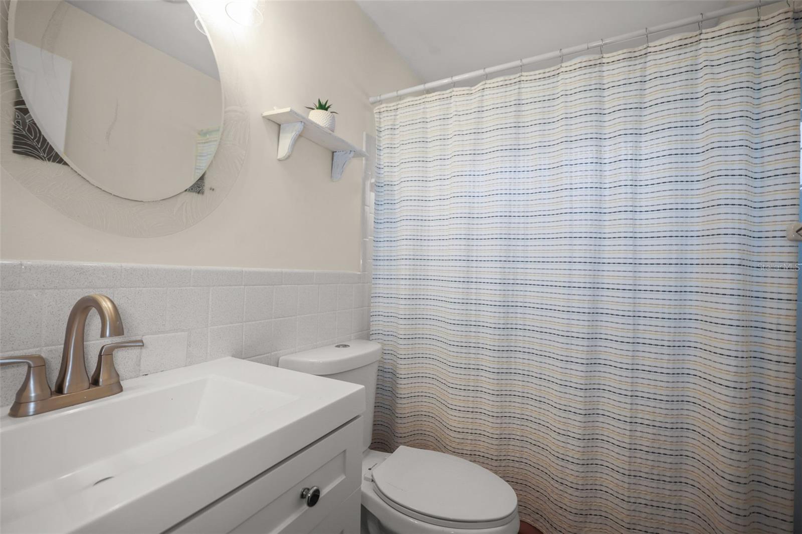 Image 17 of 58 For 1218 Lazy Lake Road E