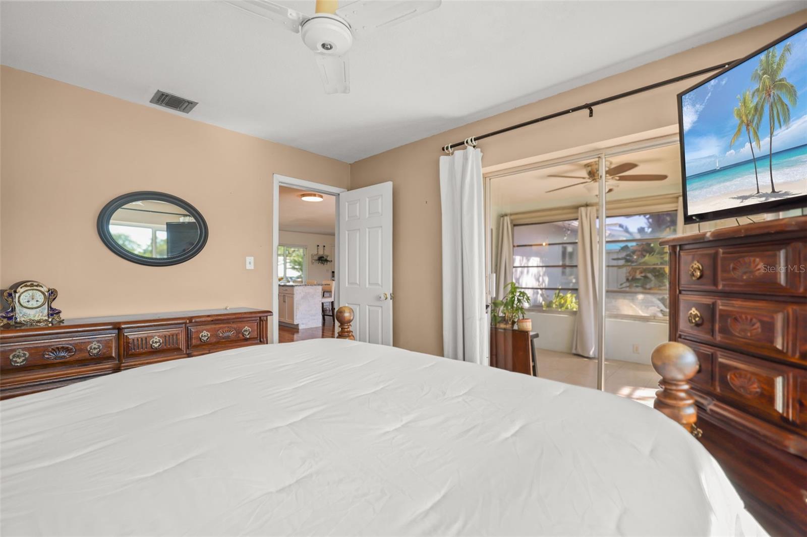 Image 23 of 58 For 1218 Lazy Lake Road E