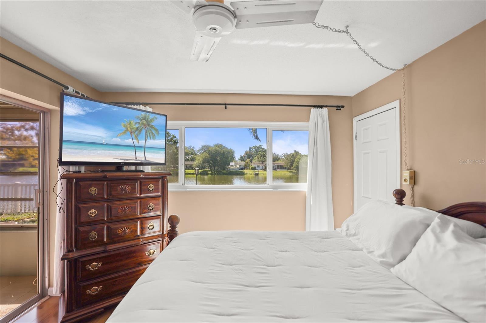 Image 24 of 58 For 1218 Lazy Lake Road E