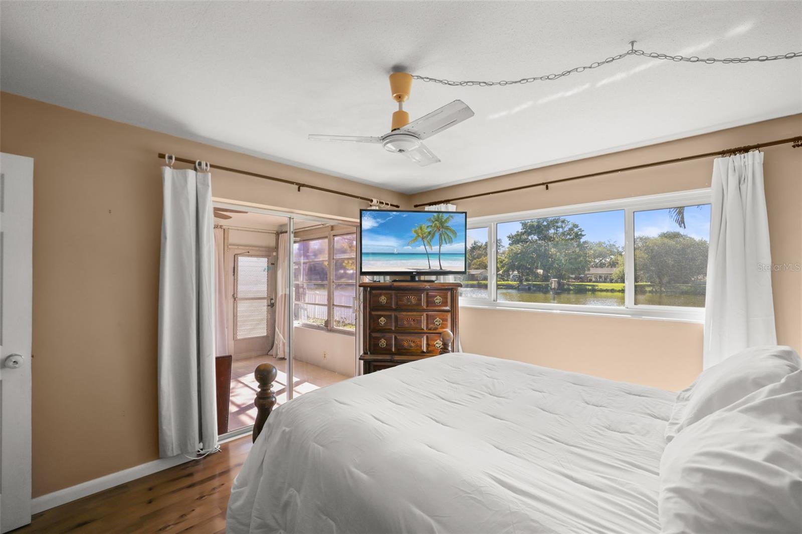 Image 25 of 58 For 1218 Lazy Lake Road E