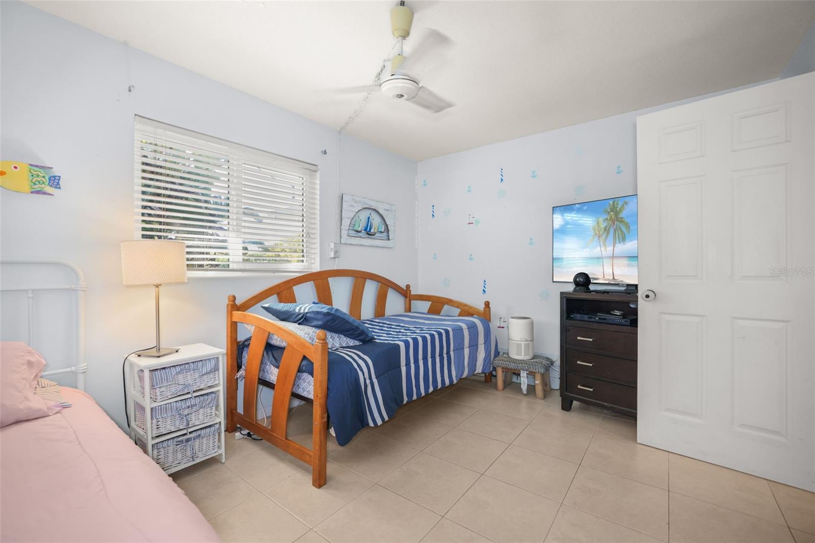 Image 28 of 58 For 1218 Lazy Lake Road E