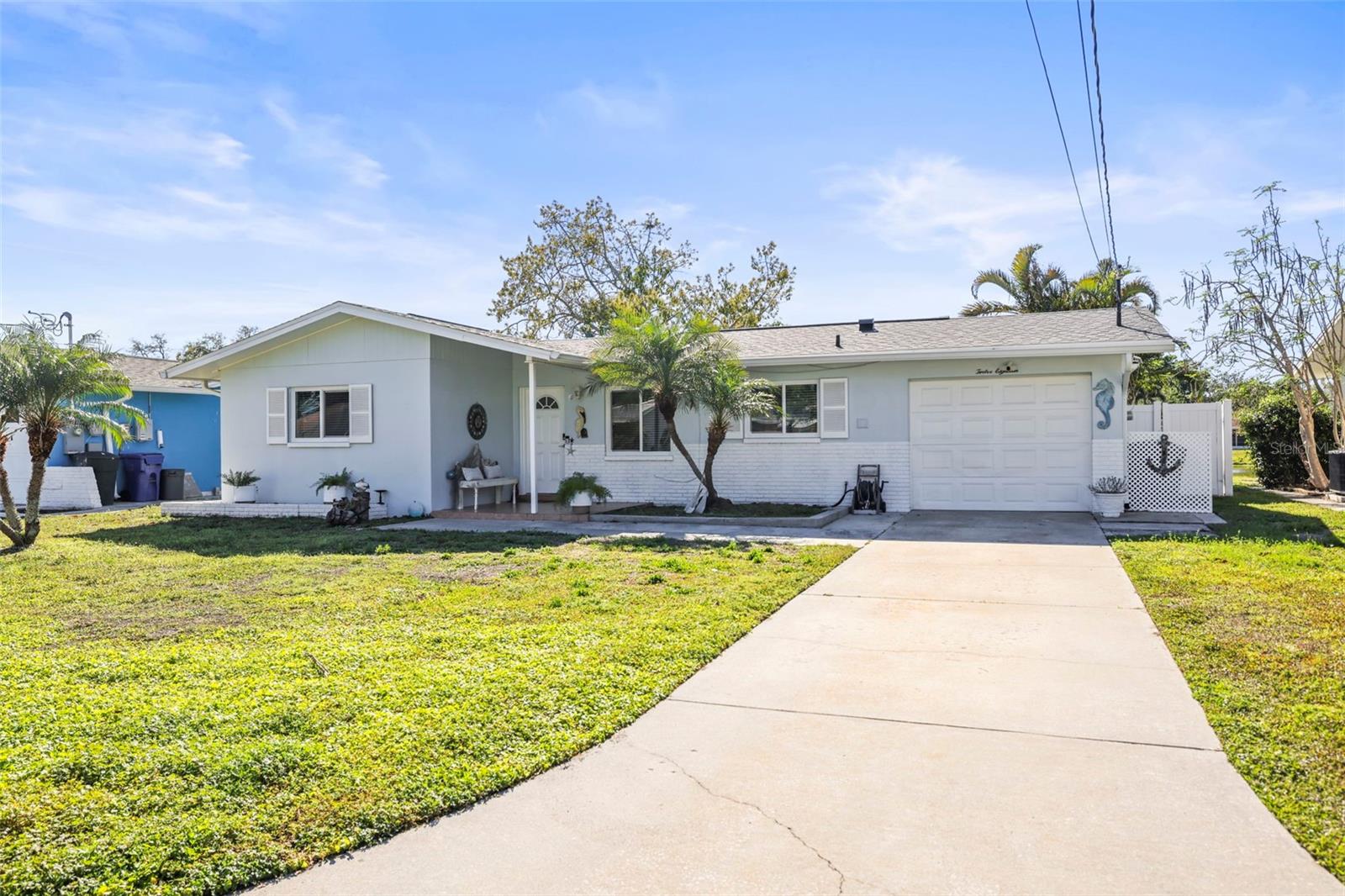 Image 4 of 58 For 1218 Lazy Lake Road E