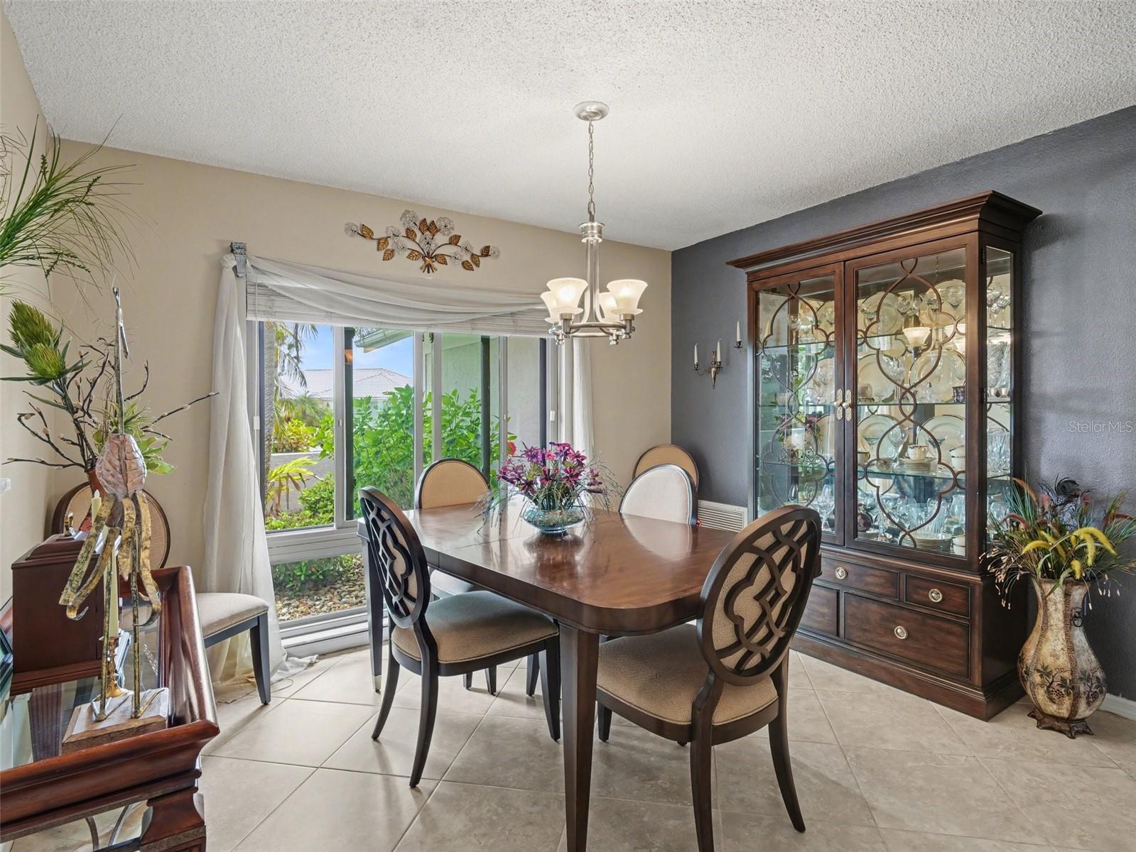 Image 16 of 53 For 612 Paget Drive