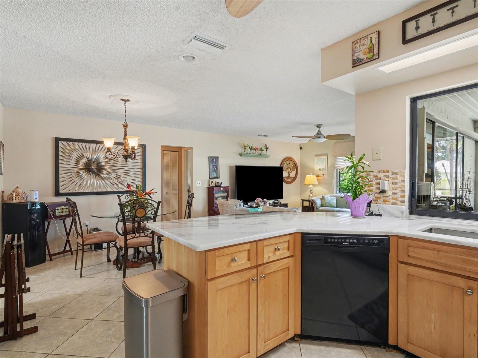 Image 22 of 53 For 612 Paget Drive