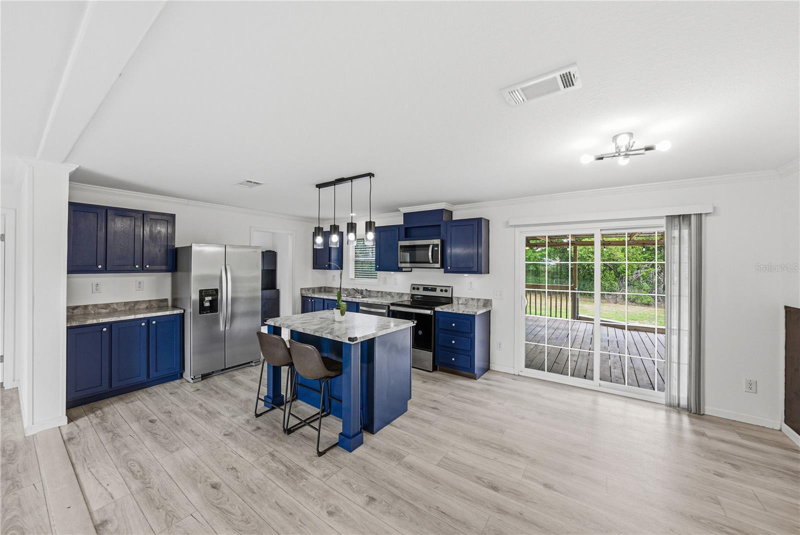 Image 13 of 57 For 38645 Henry Drive