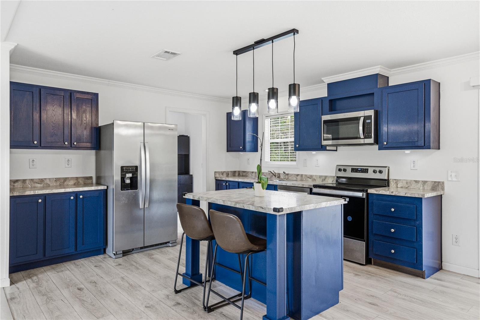 Image 14 of 57 For 38645 Henry Drive