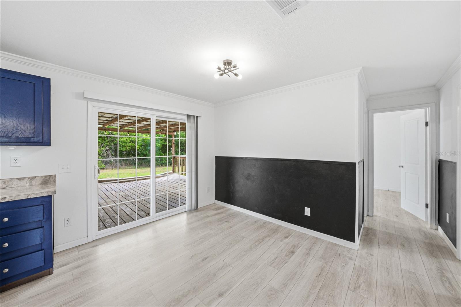 Image 19 of 57 For 38645 Henry Drive