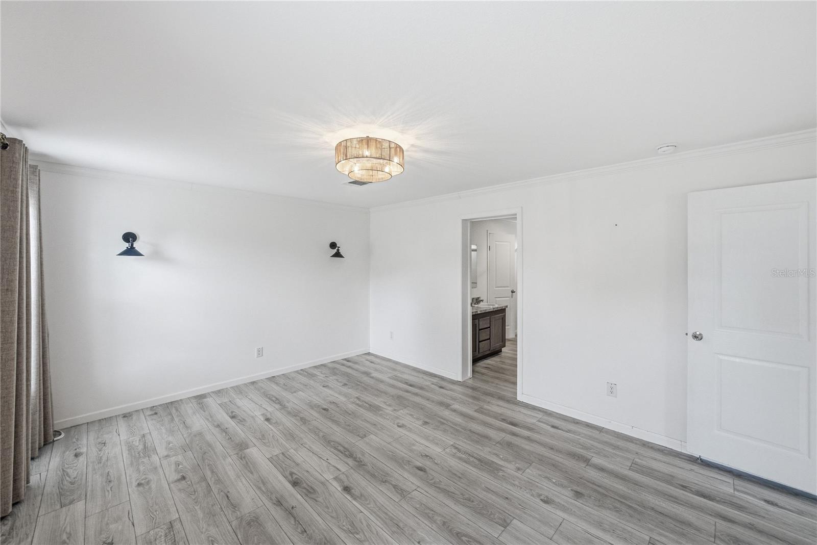 Image 23 of 57 For 38645 Henry Drive