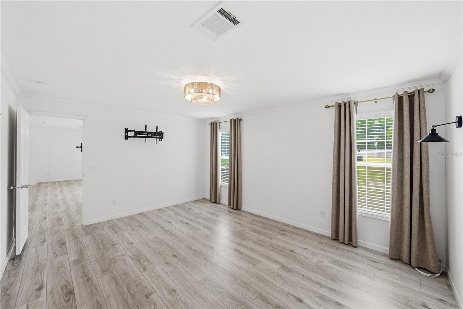 Image 24 of 57 For 38645 Henry Drive