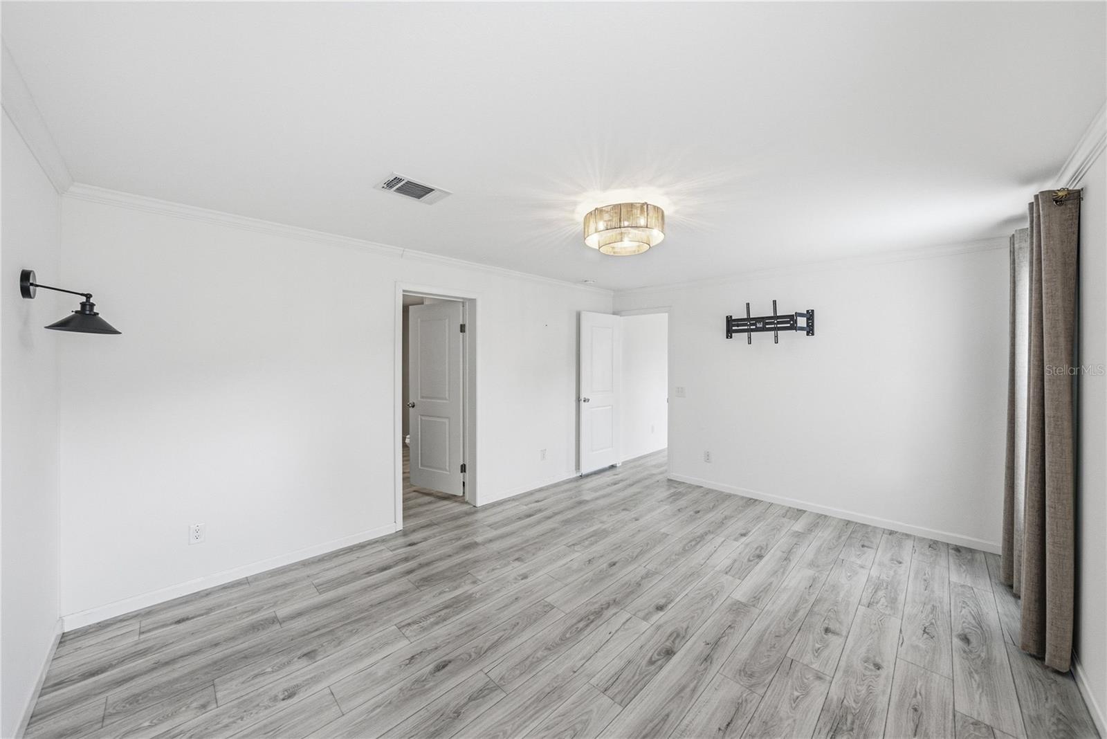 Image 25 of 57 For 38645 Henry Drive