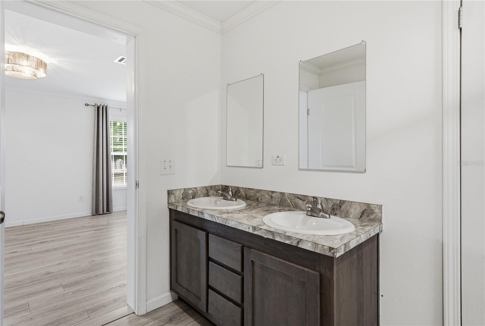 Image 31 of 57 For 38645 Henry Drive