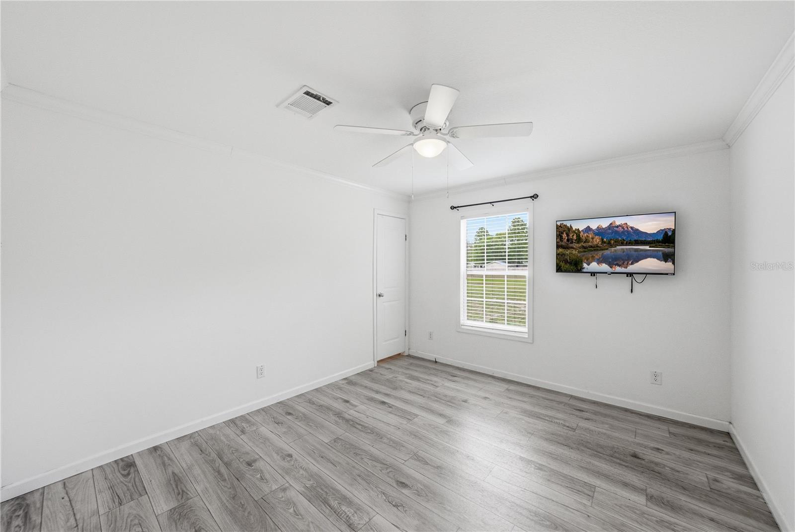 Image 32 of 57 For 38645 Henry Drive