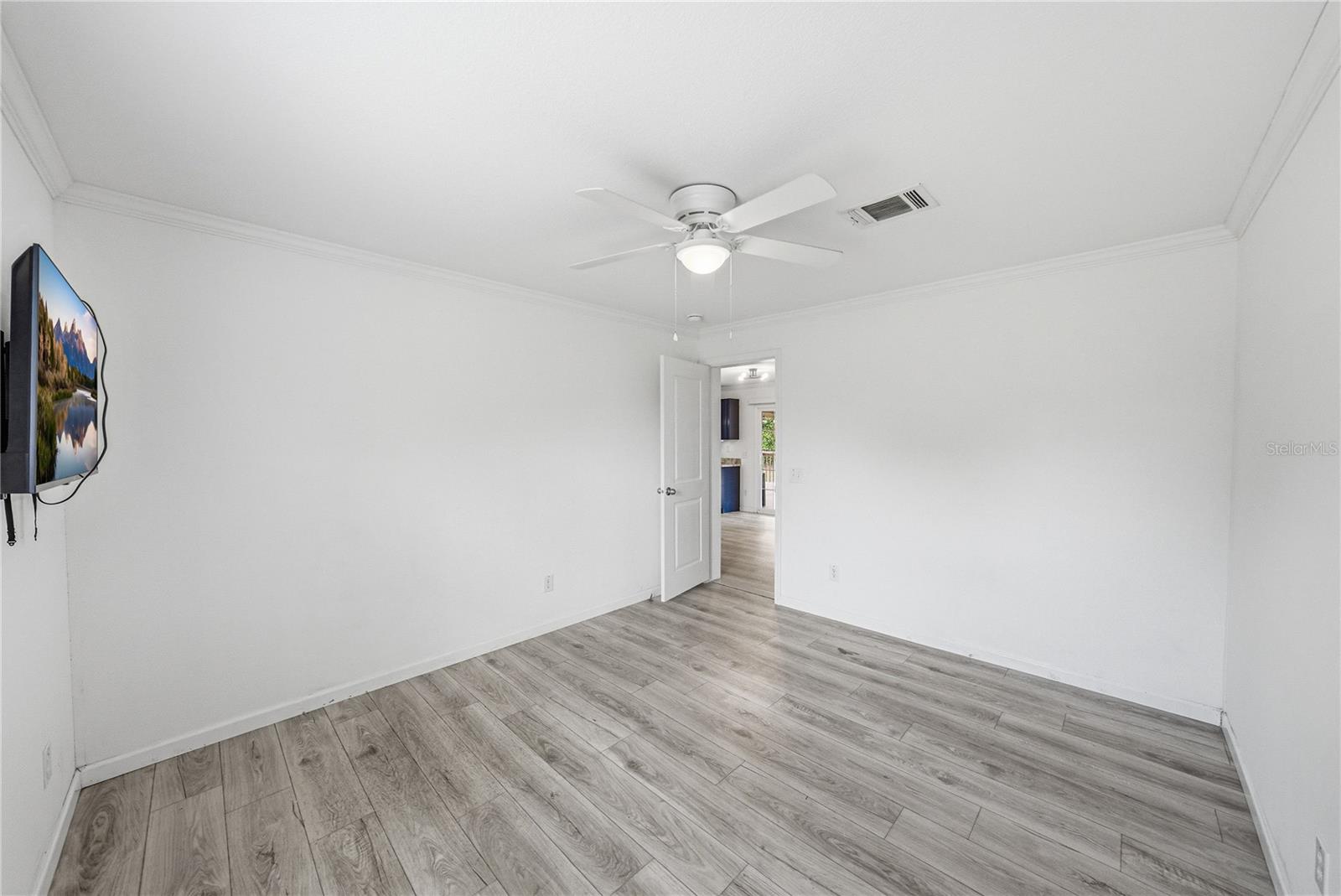 Image 33 of 57 For 38645 Henry Drive