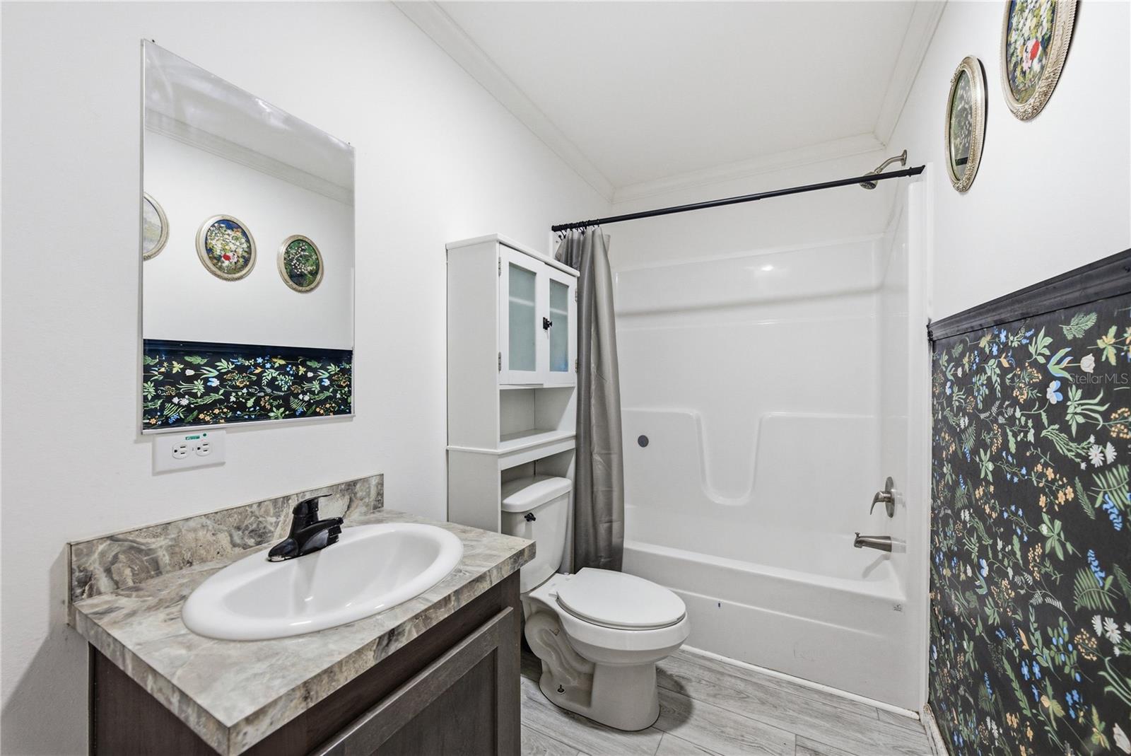 Image 34 of 57 For 38645 Henry Drive