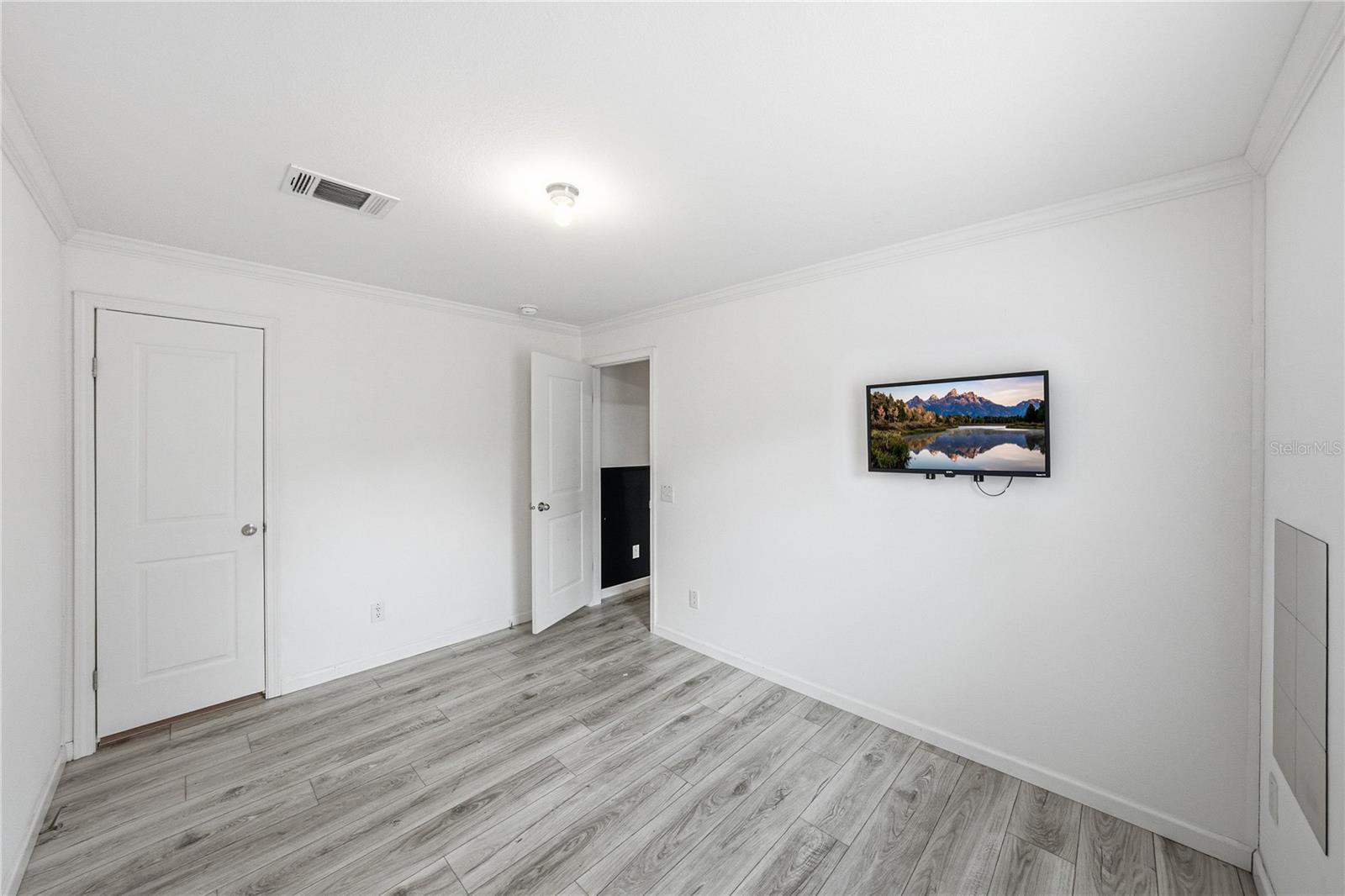 Image 36 of 57 For 38645 Henry Drive