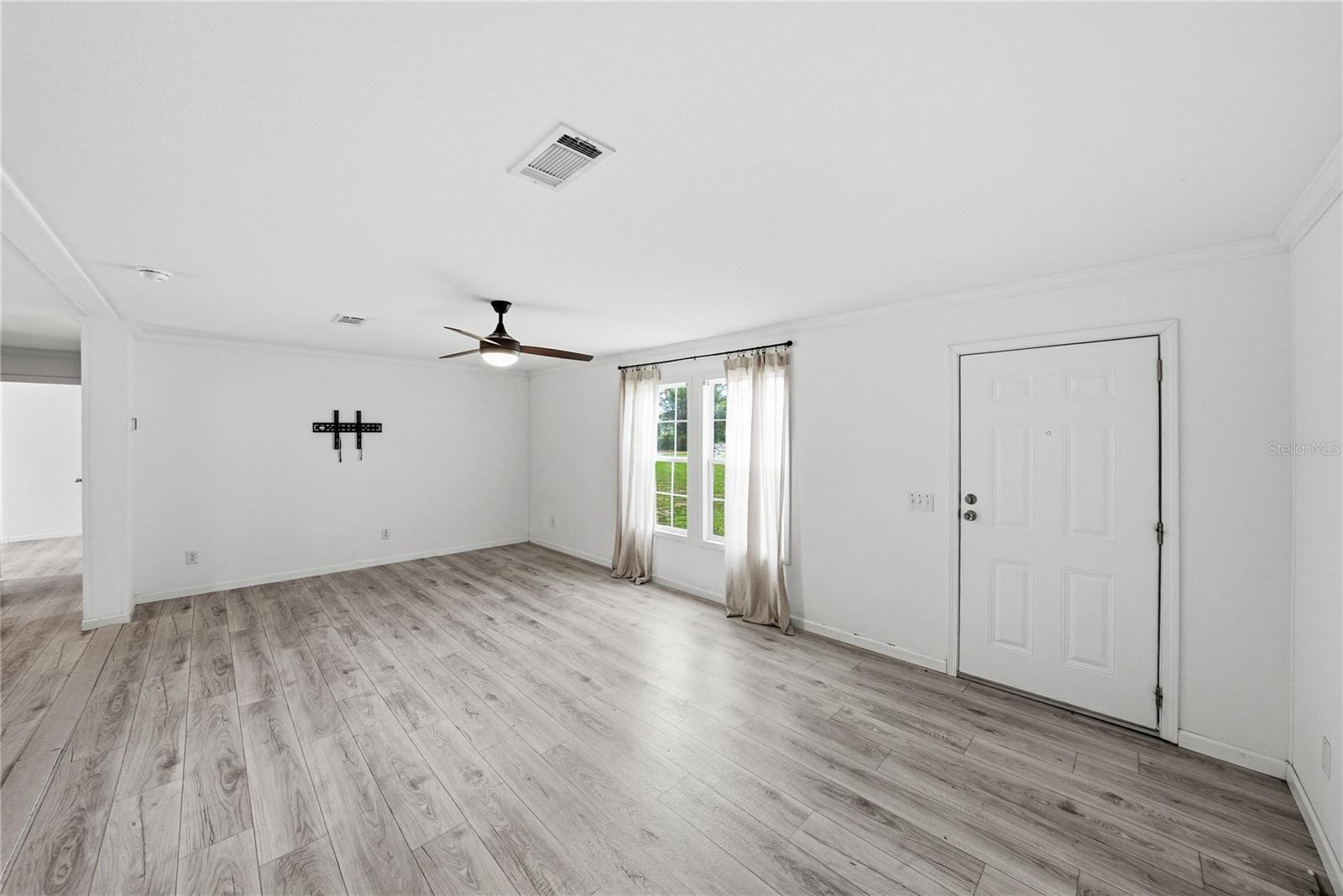 Image 9 of 57 For 38645 Henry Drive