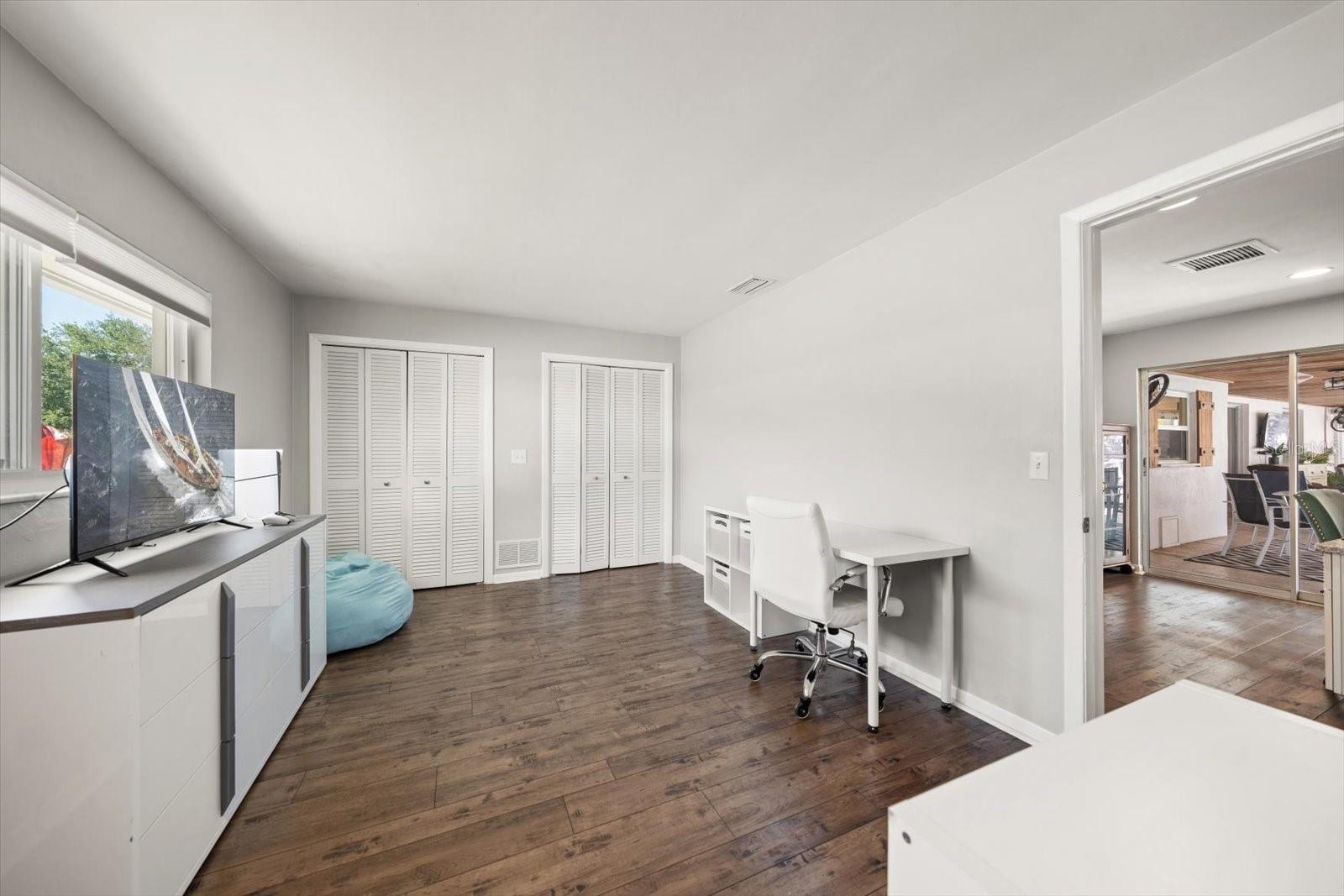 Image 18 of 49 For 1049 Mccarty Street